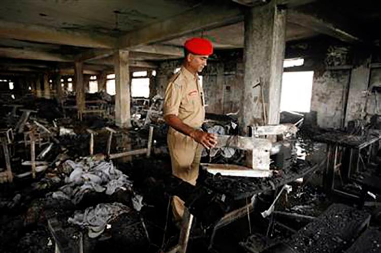 21 mortes en un incendi a una fàbrica de roba a Bangla Desh