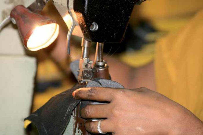 El sector tèxtil del calçat a l’Índia continua discriminant les treballadores pel seu gènere