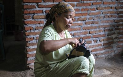 Treball temporal i a domicili impedeix l’organització i manté salaris de pobresa en el sector del calçat d’Indonèsia